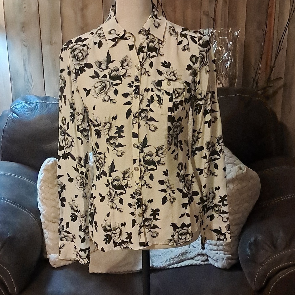 White House Black Market Women Silk Floral Print Long Sleeve Button Up Top